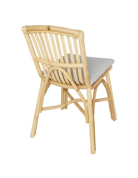 chaise en rotin Magalie de chez Kok Maison avec son coussin et vue de dos